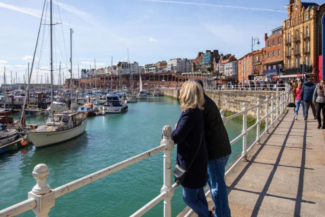 Vitamin Sea - Beachfront Apartment - Sleeps 4 Ramsgate Exterior photo