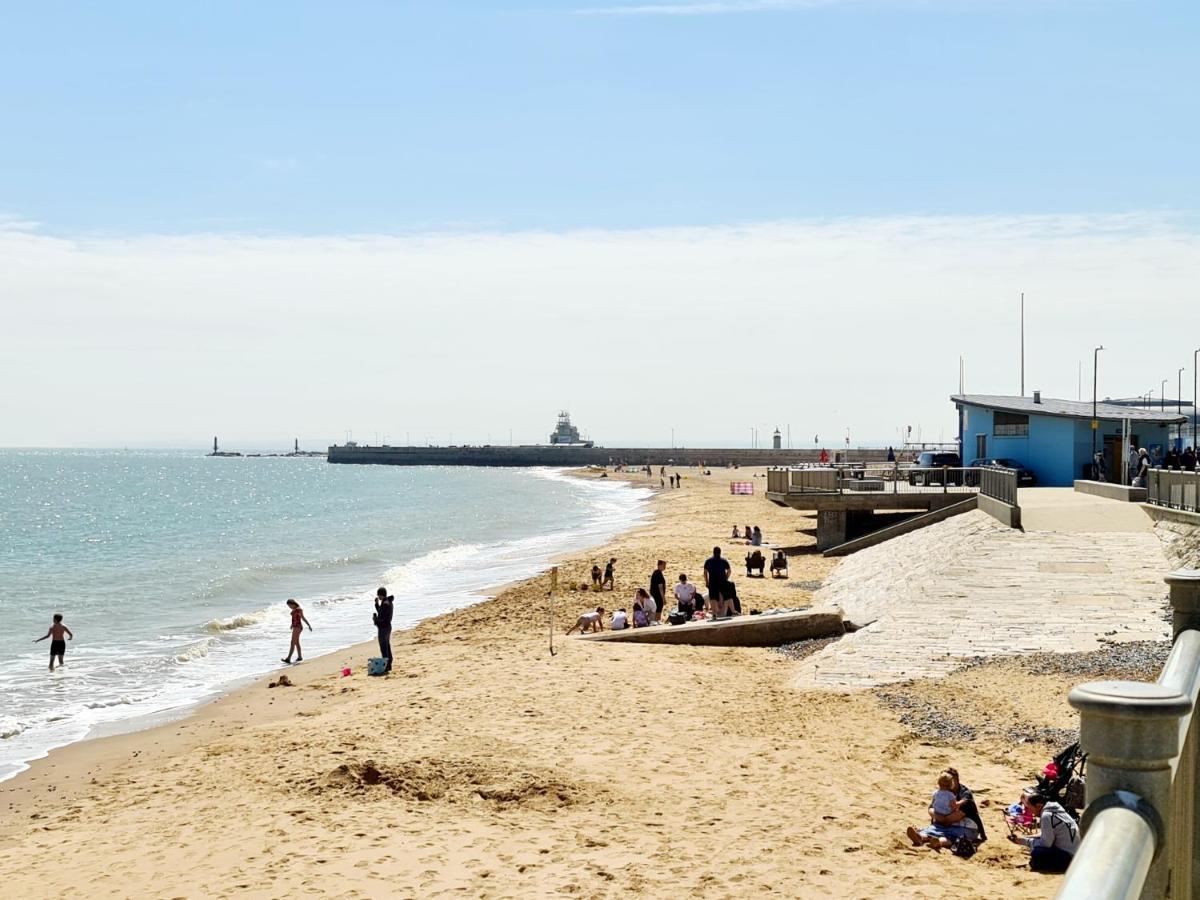 Vitamin Sea - Beachfront Apartment - Sleeps 4 Ramsgate Exterior photo
